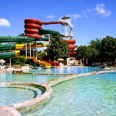 Diroma Resort Com Um Dia No Acqua Park Caldas Novas Dış mekan fotoğraf