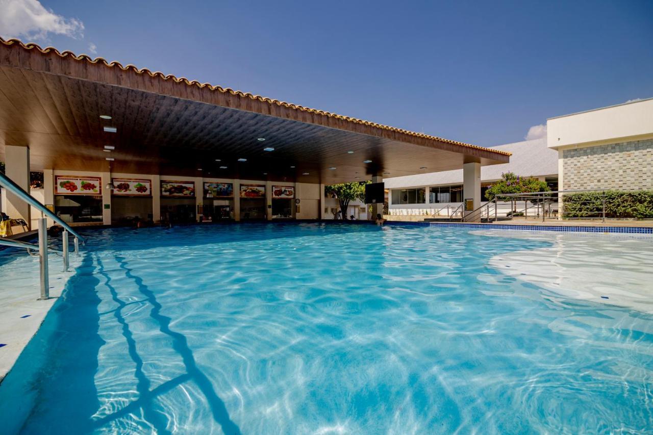 Diroma Resort Com Um Dia No Acqua Park Caldas Novas Dış mekan fotoğraf