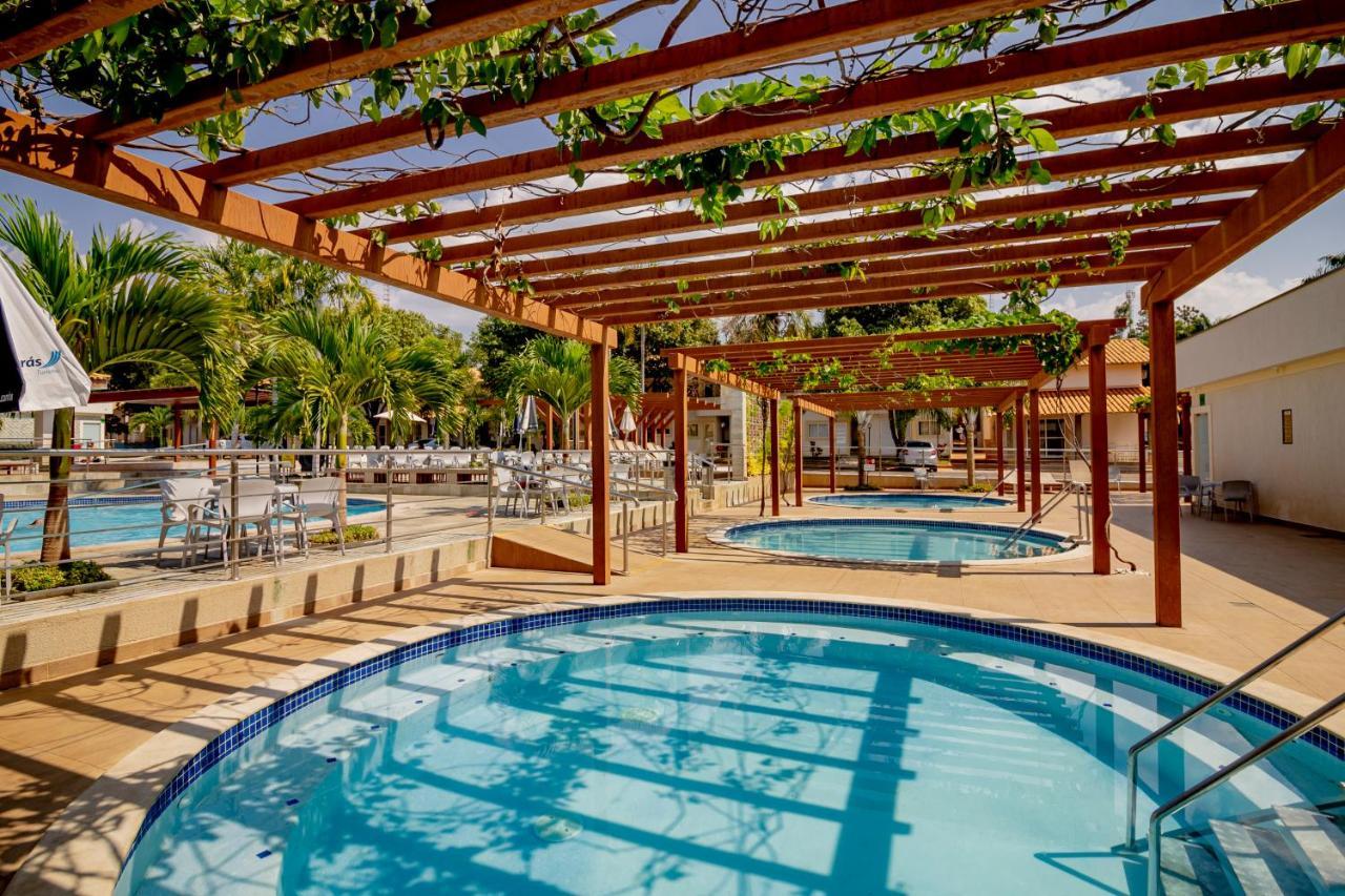 Diroma Resort Com Um Dia No Acqua Park Caldas Novas Dış mekan fotoğraf