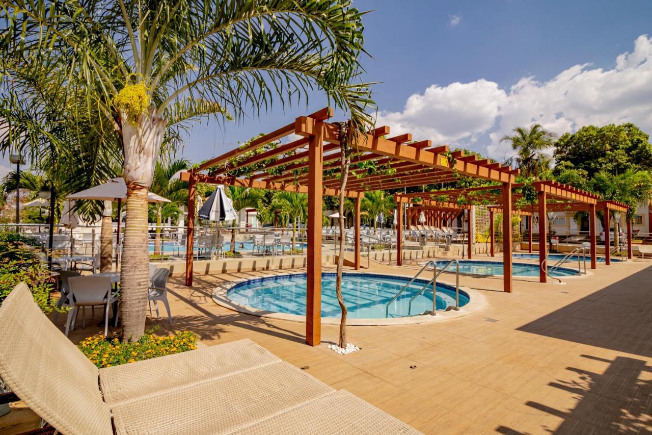 Diroma Resort Com Um Dia No Acqua Park Caldas Novas Dış mekan fotoğraf